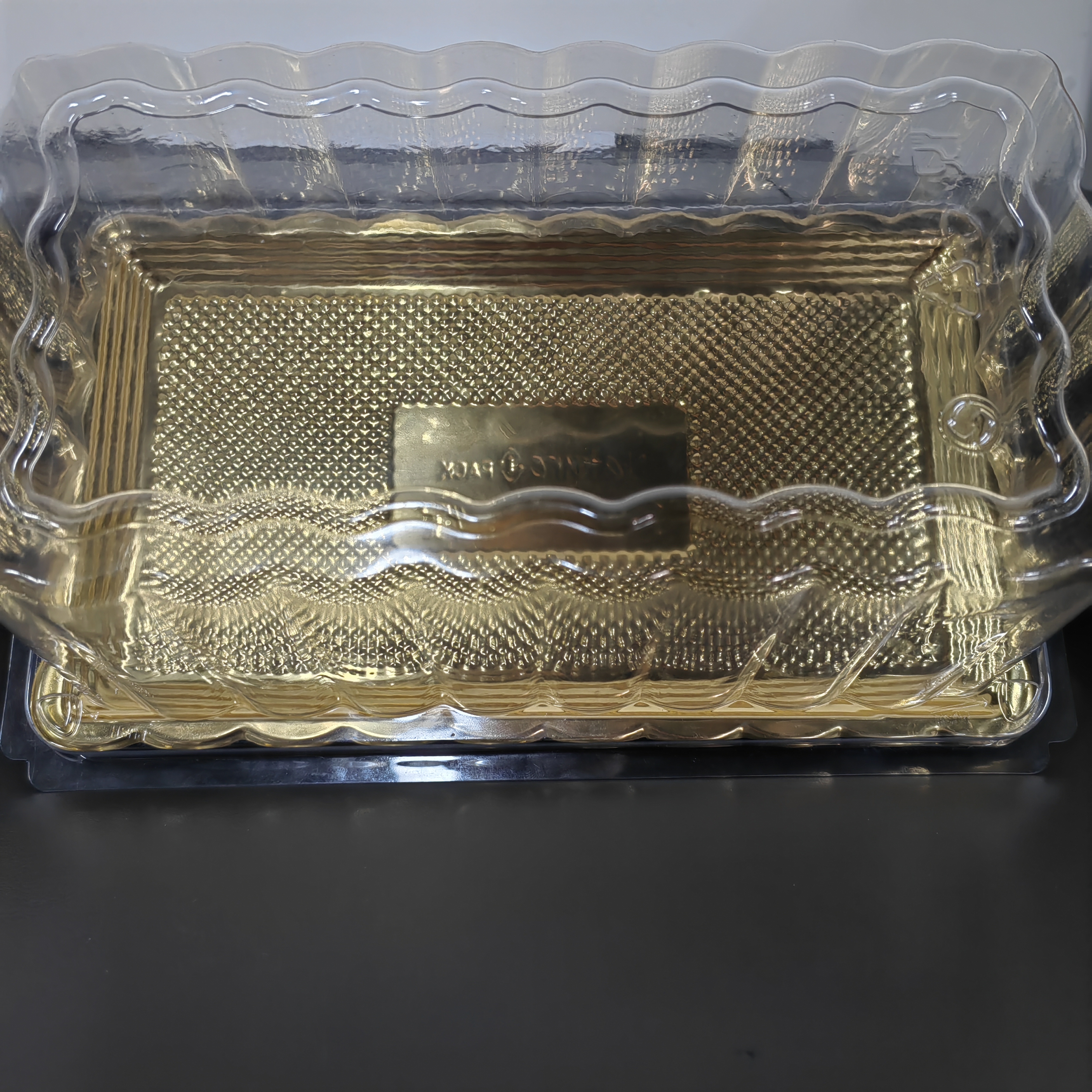 pet plastic clear cake box with golden base